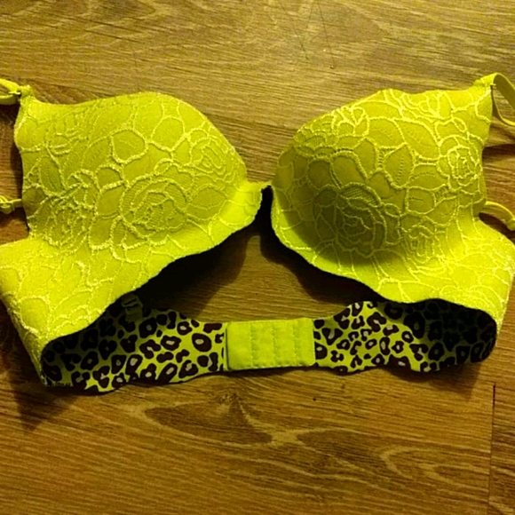 Victoria's Secret Very Sexy push up bra 34B - Picture 1 of 9